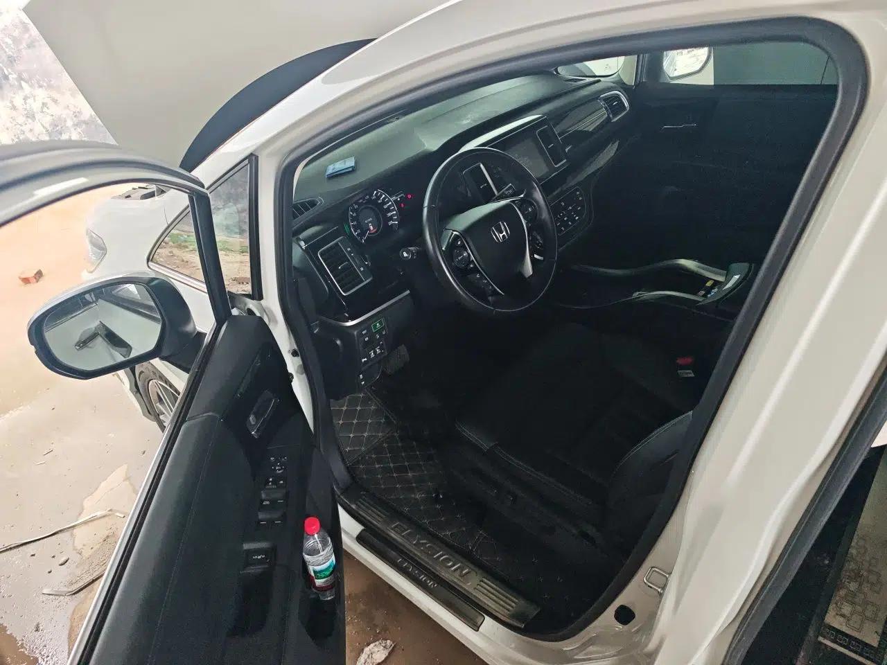 Honda Elysion 2019 2.0L Hybrid Luxury Edition — миниатюра 16