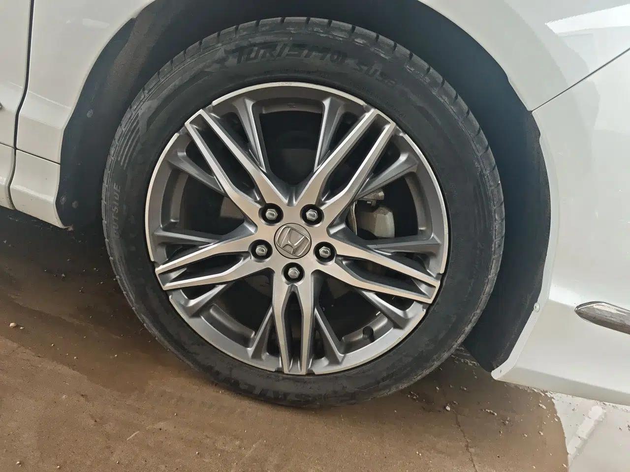 Honda Elysion 2019 2.0L Hybrid Luxury Edition — миниатюра 8