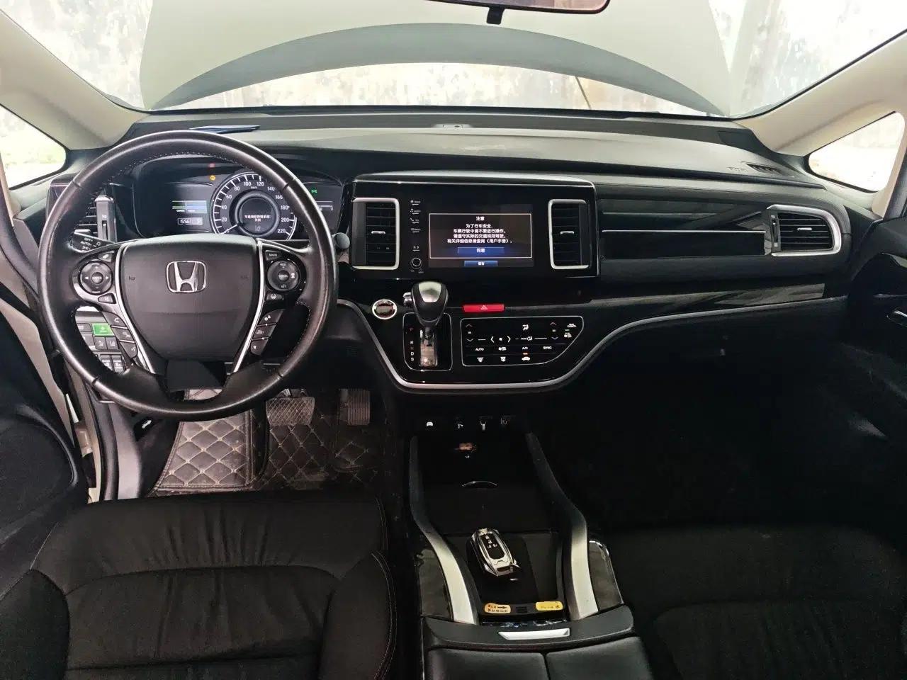 Honda Elysion 2019 2.0L Hybrid Luxury Edition — миниатюра 9