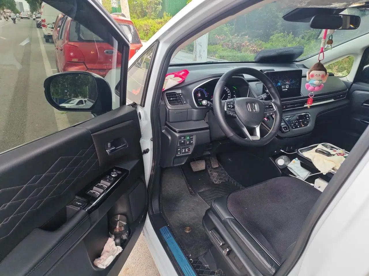 Honda Elysion 2024 2.0L eHEV Luxury Edition — миниатюра 16
