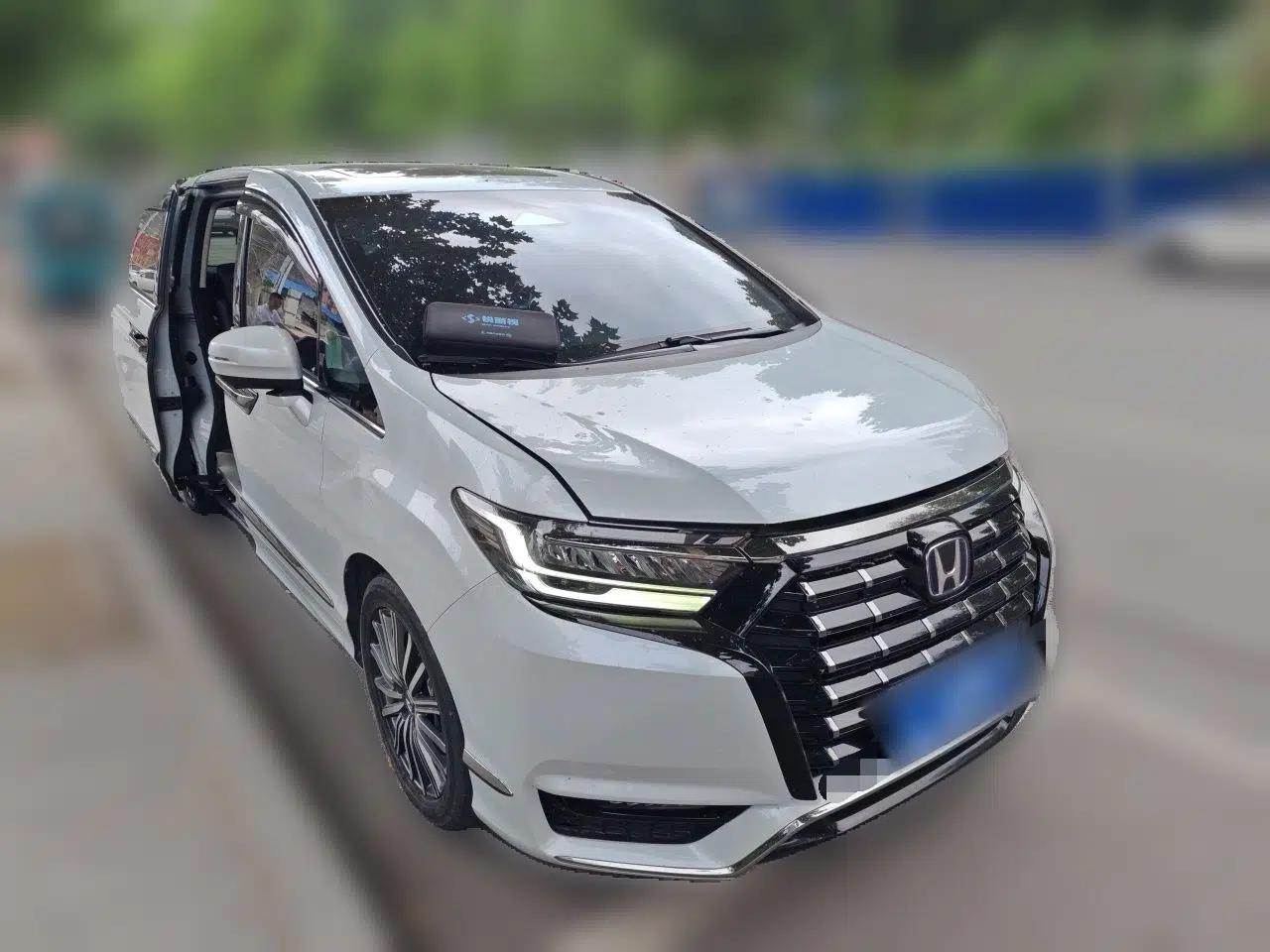 Honda Elysion 2024 2.0L eHEV Luxury Edition — миниатюра 3