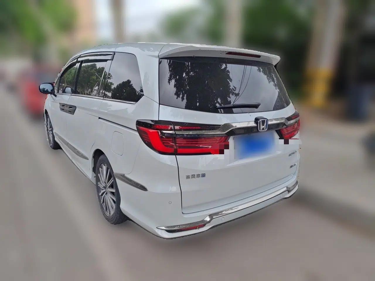 Honda Elysion 2024 2.0L eHEV Luxury Edition — миниатюра 4
