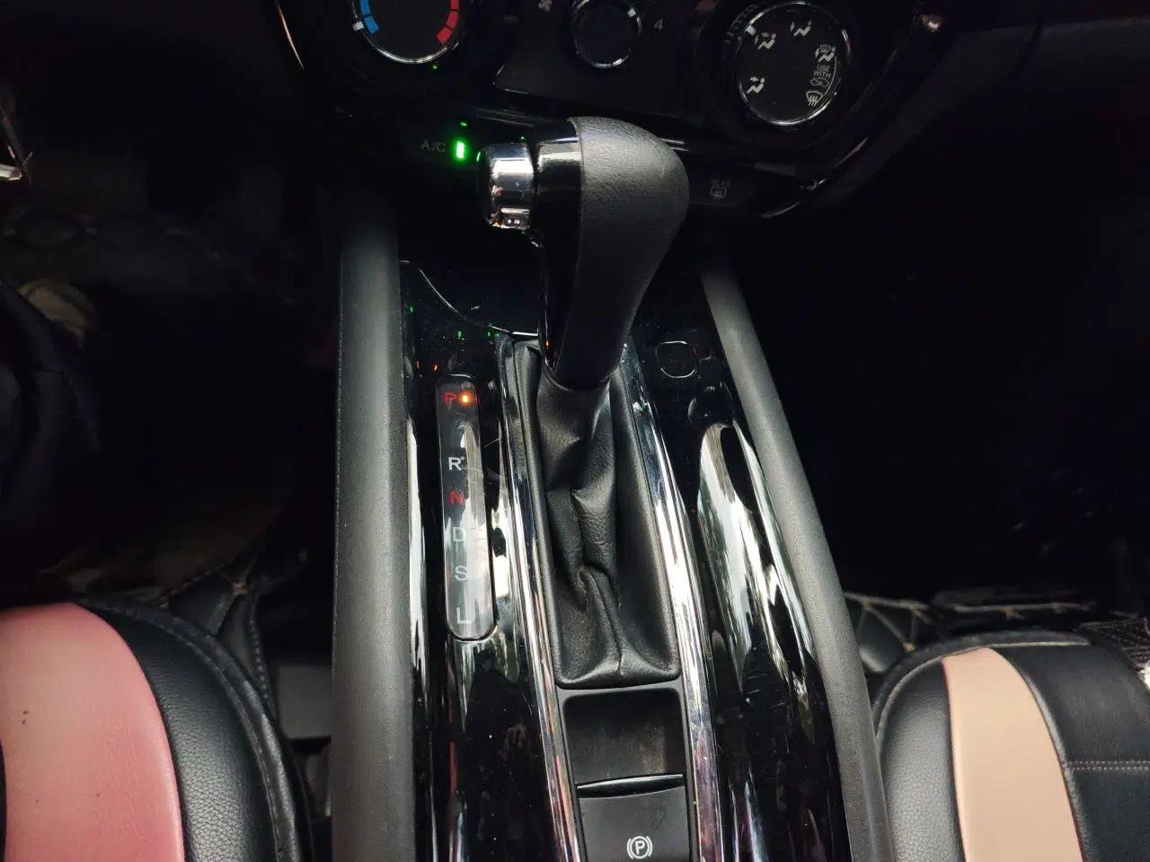 Honda Vezel 2017 1.5L CVT 2WD Comfort Model — миниатюра 14