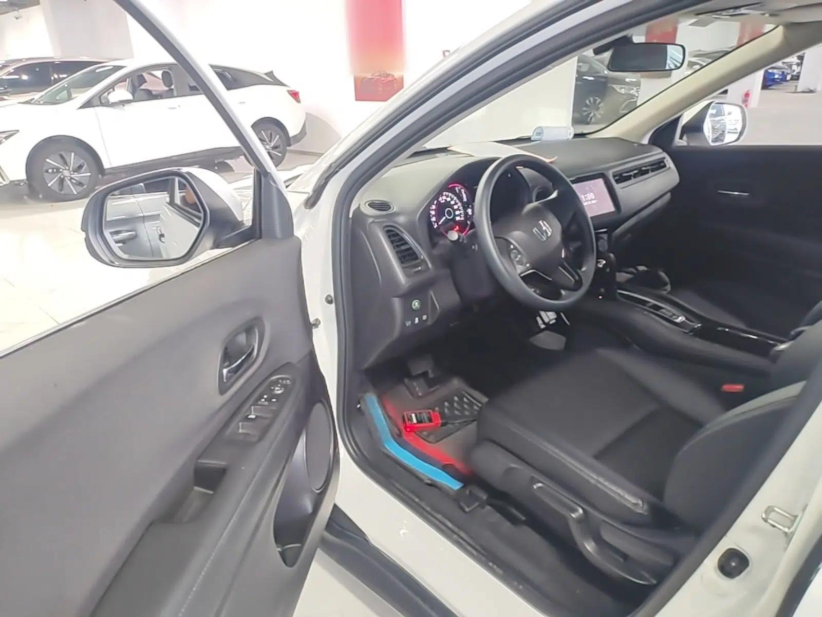 Honda Vezel 2020 1.5L CVT Pioneer Edition — миниатюра 18