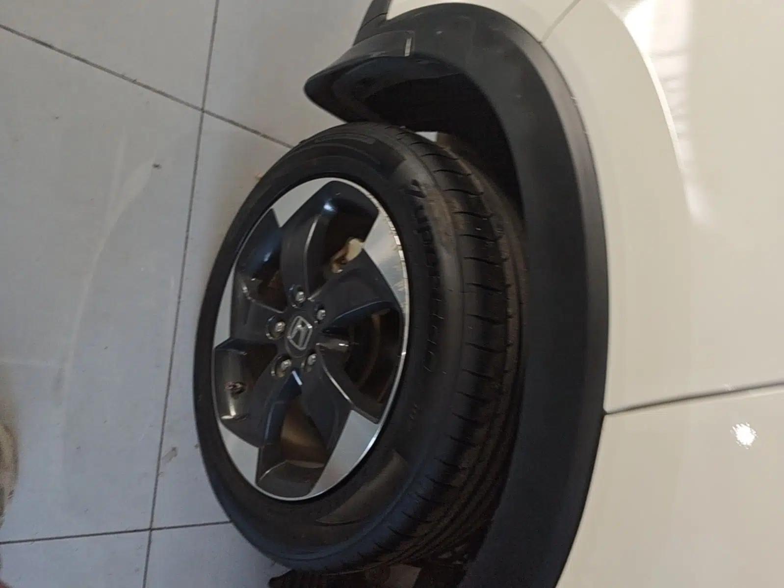 Honda Vezel 2017 1.8L CVT Front-Wheel Drive Pioneer Edition — миниатюра 11