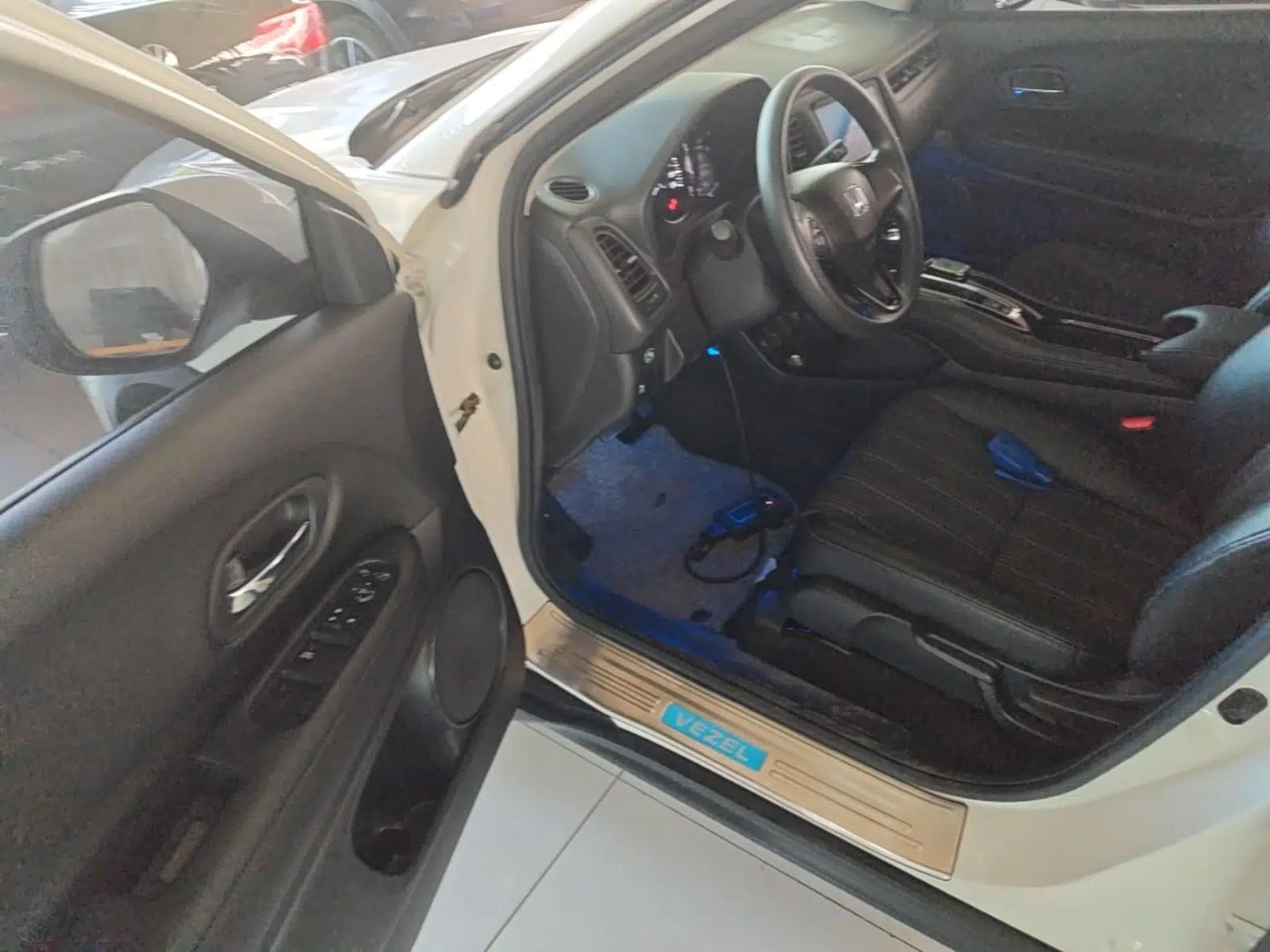 Honda Vezel 2017 1.8L CVT Front-Wheel Drive Pioneer Edition — миниатюра 18