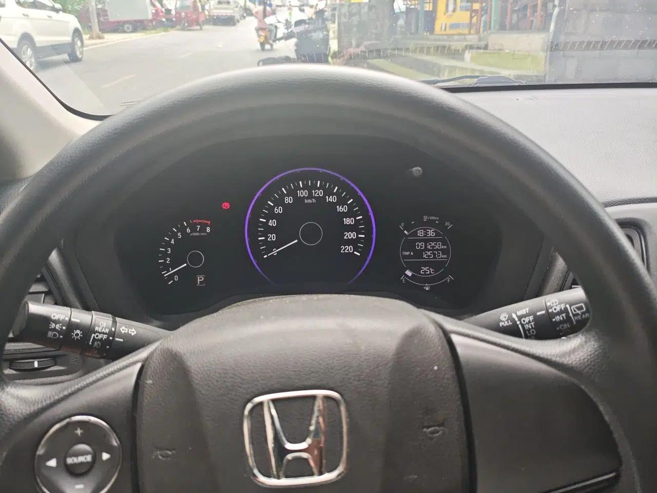 Honda Vezel 2017 1.8L CVT Front-Wheel Drive Pioneer Edition — миниатюра 11