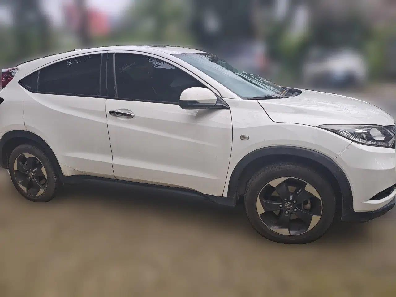 Honda Vezel 2017 1.8L CVT Front-Wheel Drive Pioneer Edition — миниатюра 3