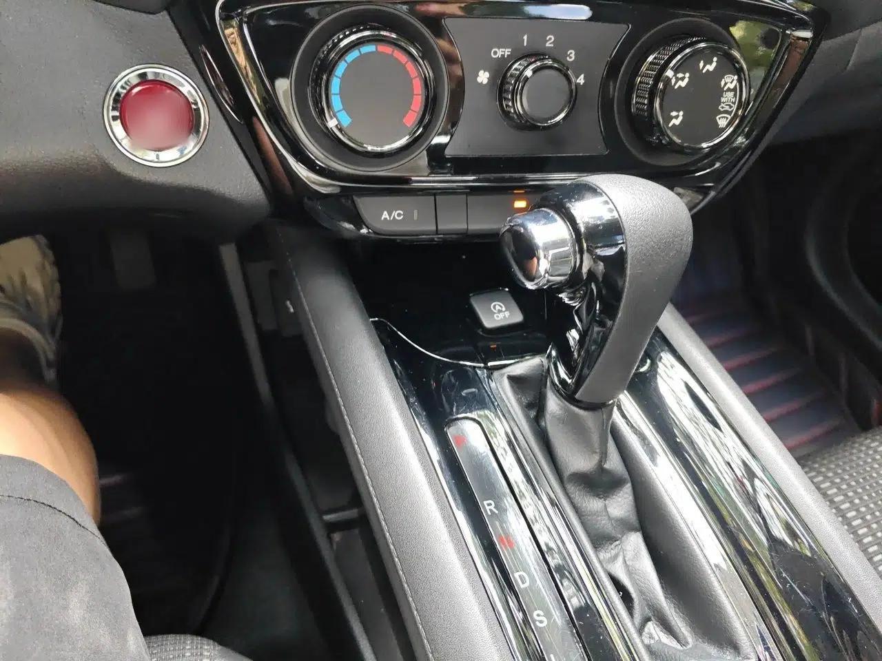 Honda Vezel 2016 1.8L CVT Front-Wheel Drive Pioneer Edition — миниатюра 13