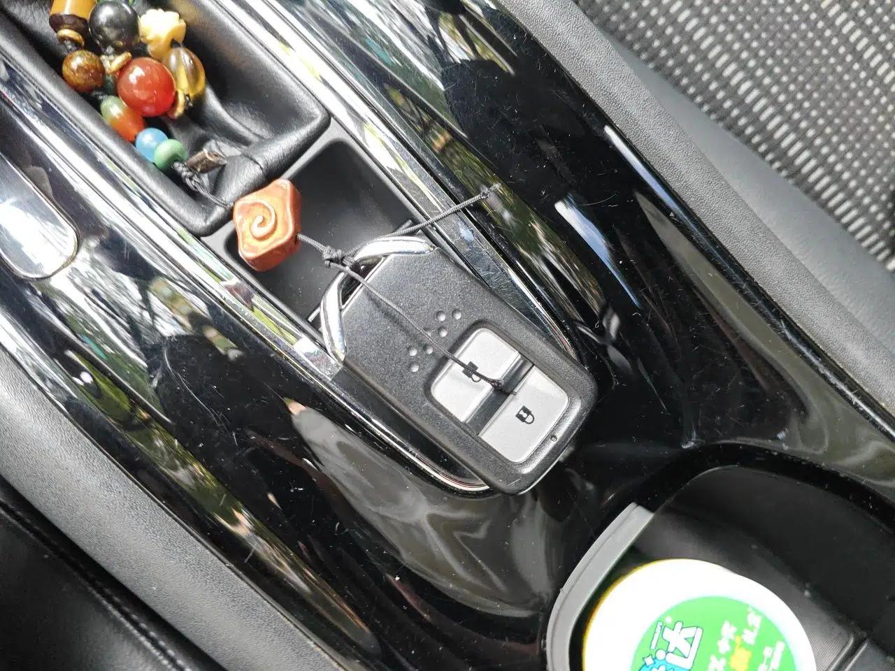 Honda Vezel 2016 1.8L CVT Front-Wheel Drive Pioneer Edition — миниатюра 17