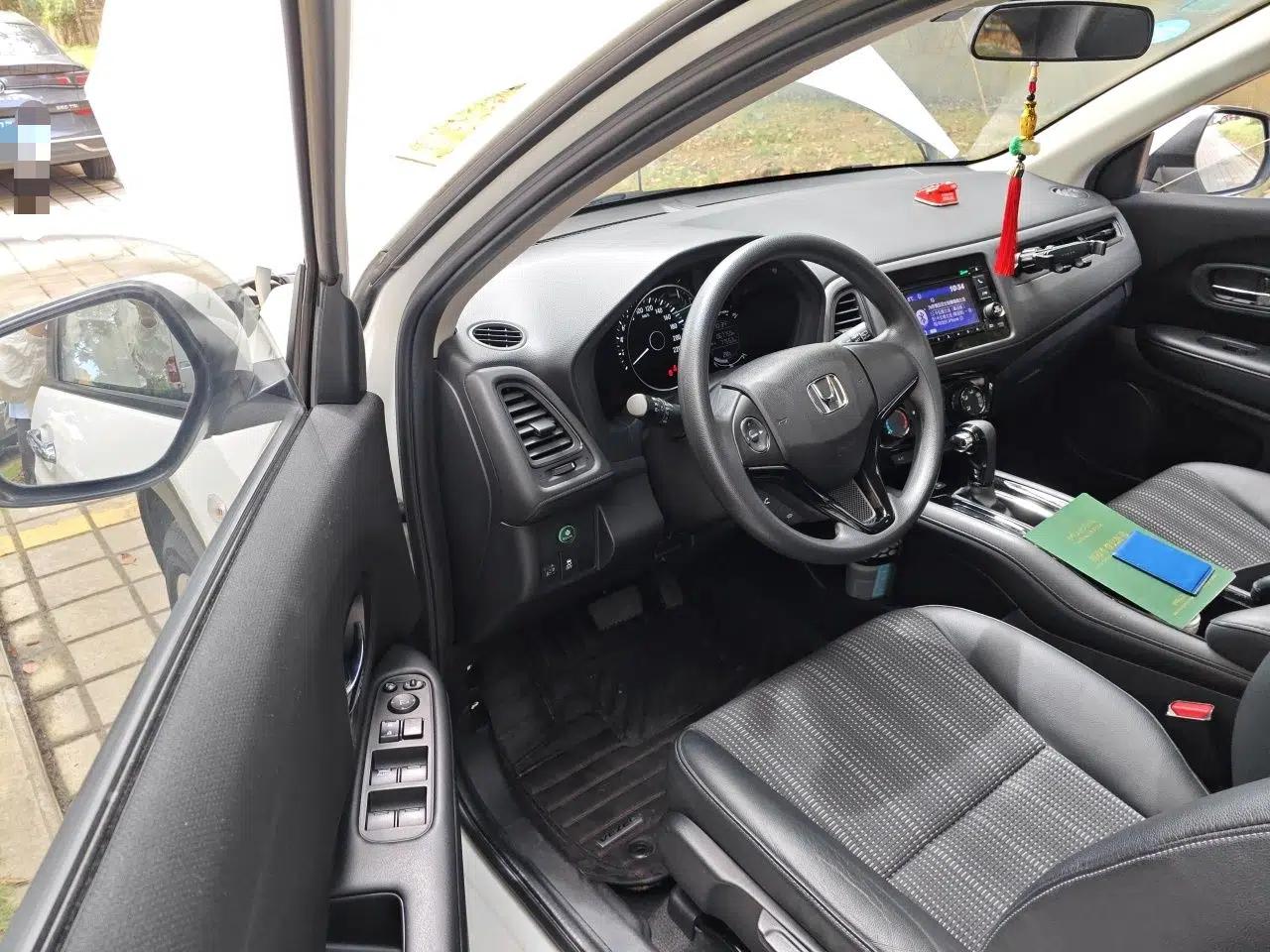 Honda Vezel 2016 1.8L CVT Front-Wheel Drive Pioneer Edition — миниатюра 19