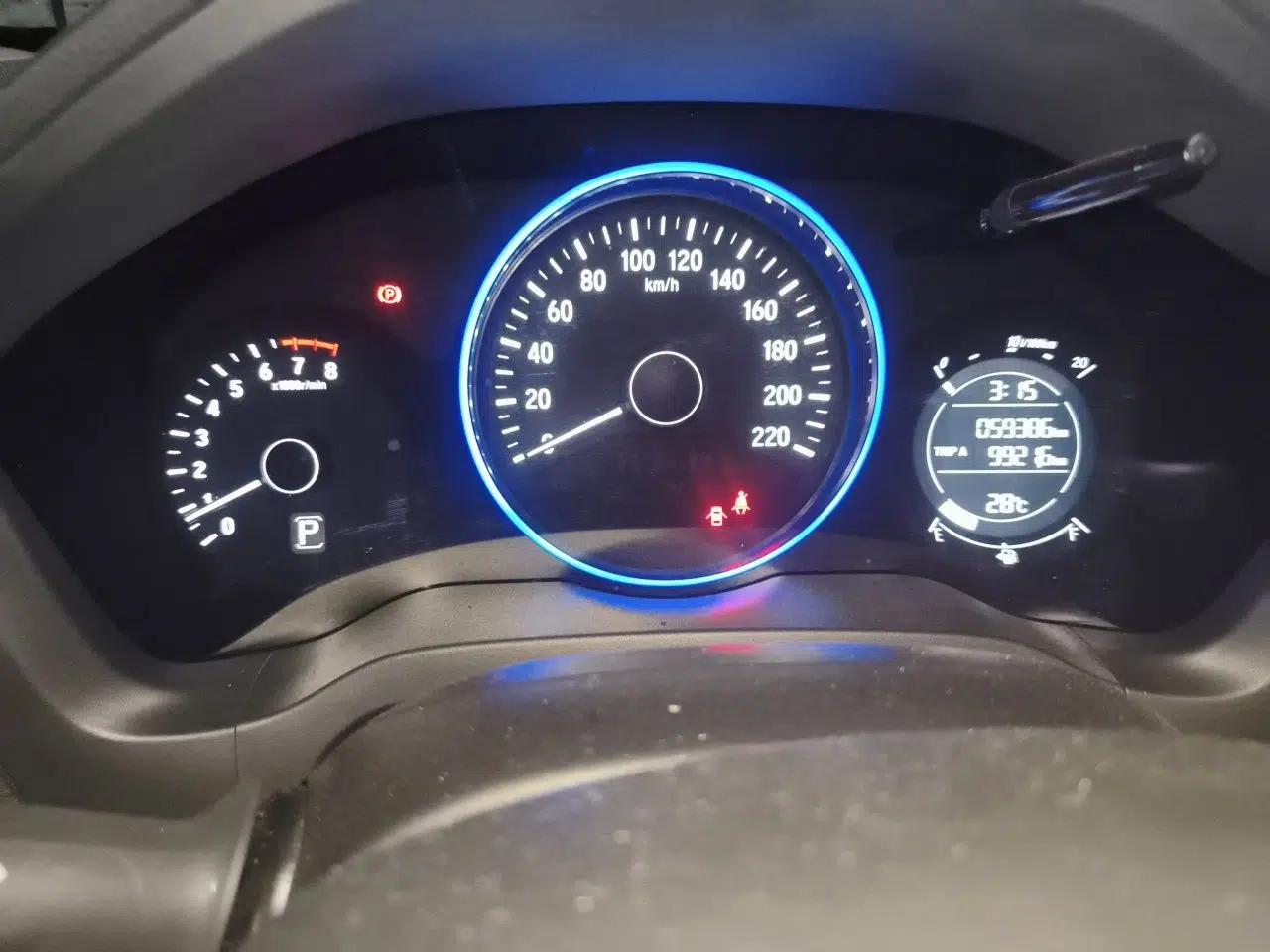 Honda Vezel 2016 1.8L CVT Front-Wheel Drive Pioneer Edition — миниатюра 11