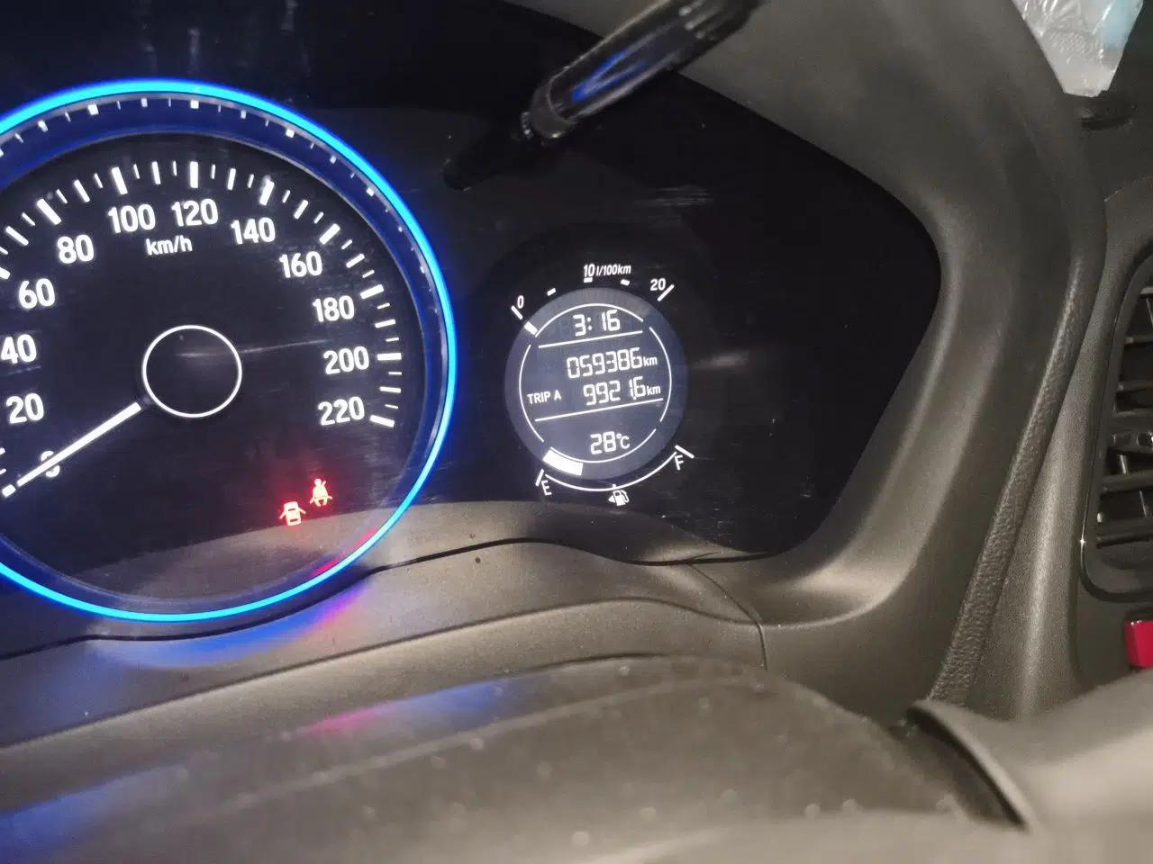 Honda Vezel 2016 1.8L CVT Front-Wheel Drive Pioneer Edition — миниатюра 12