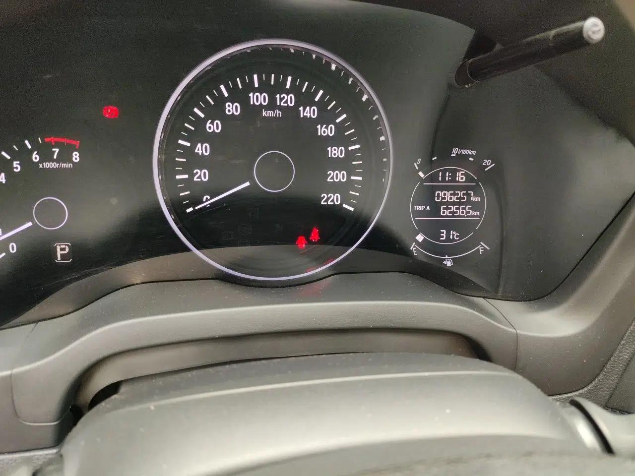 Honda Vezel 2015 1.8L CVT 2WD Elite Model — миниатюра 12