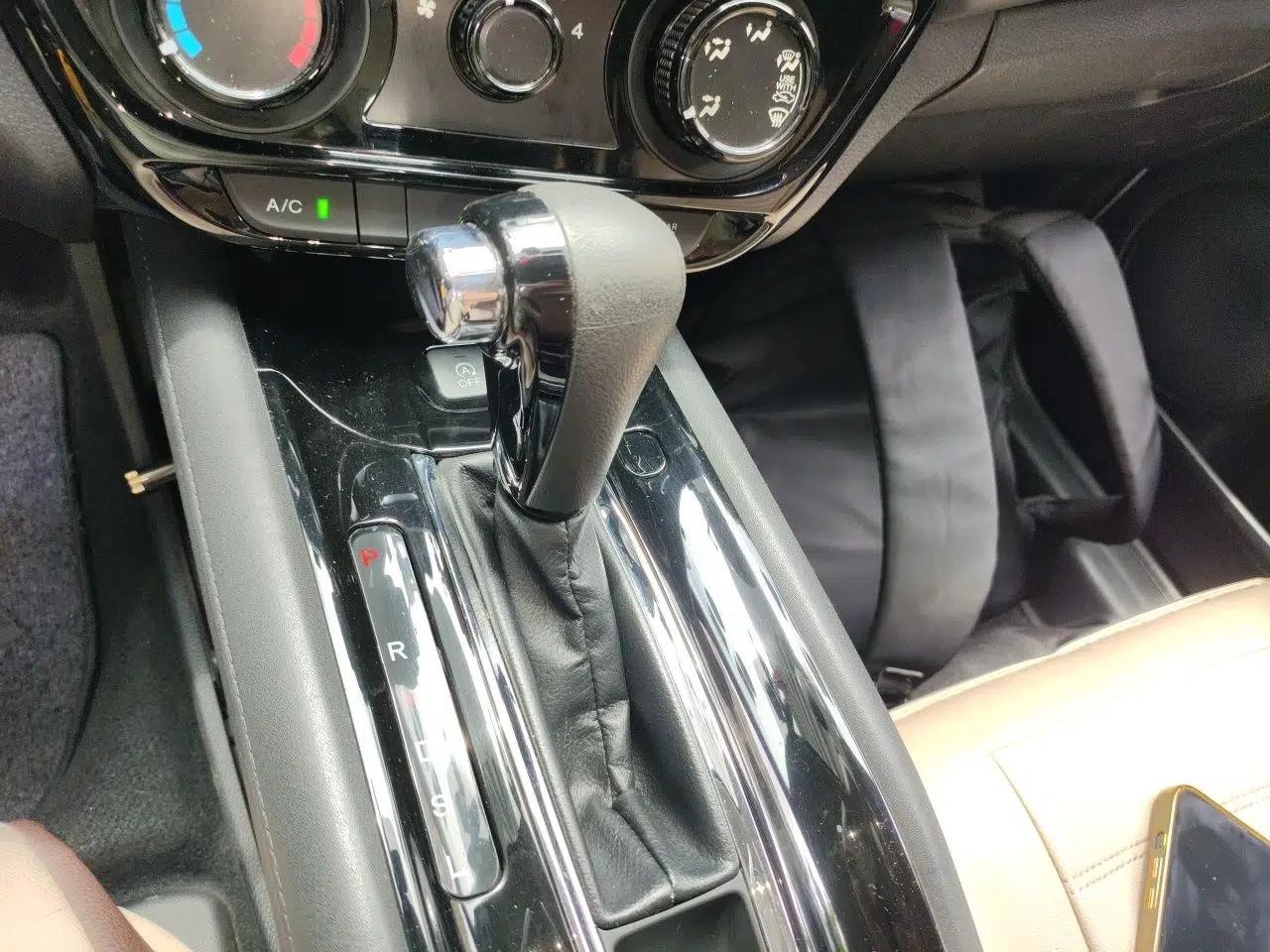 Honda Vezel 2015 1.8L CVT 2WD Elite Model — миниатюра 14