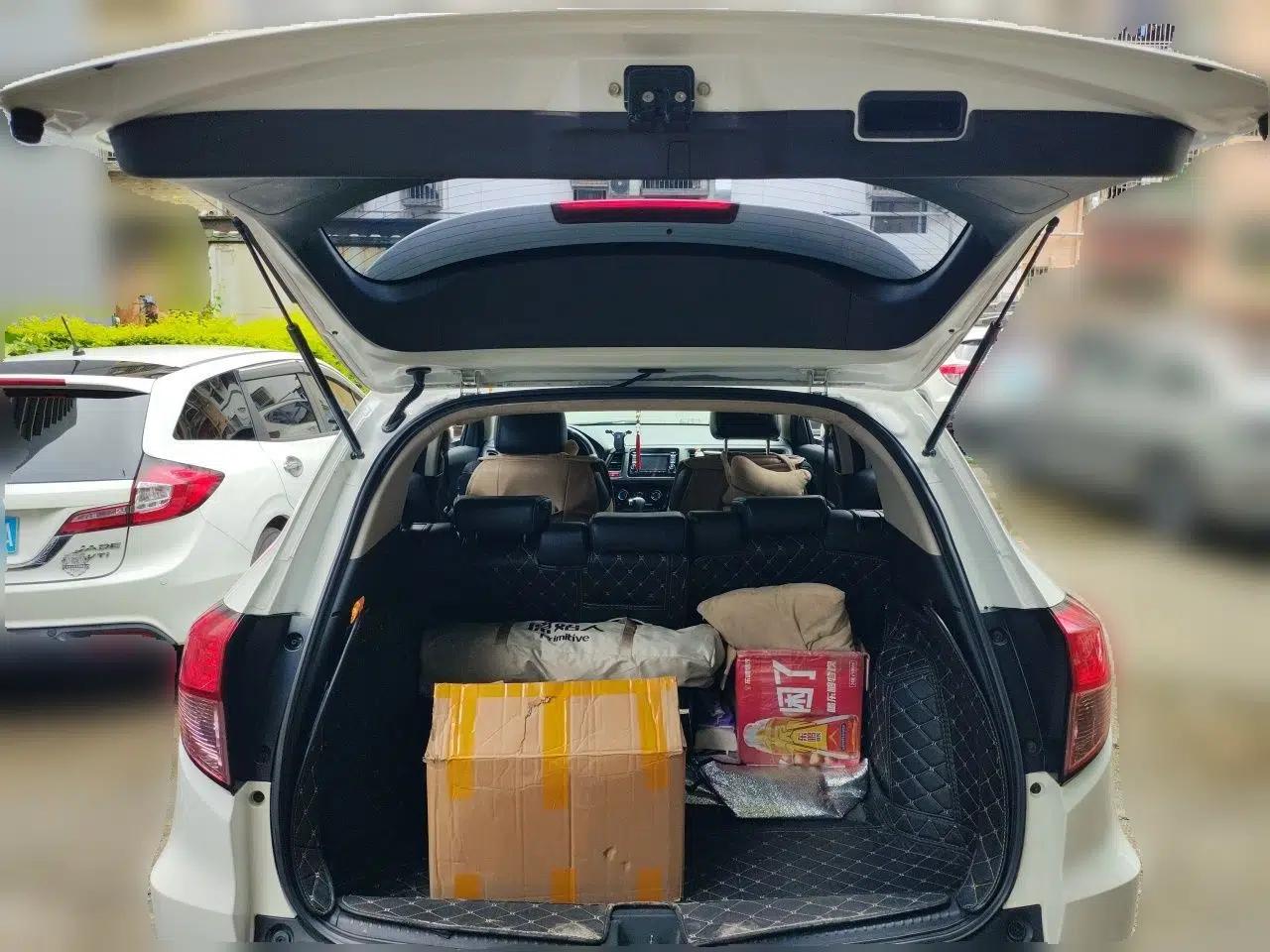Honda Vezel 2015 1.8L CVT 2WD Elite Model — миниатюра 19