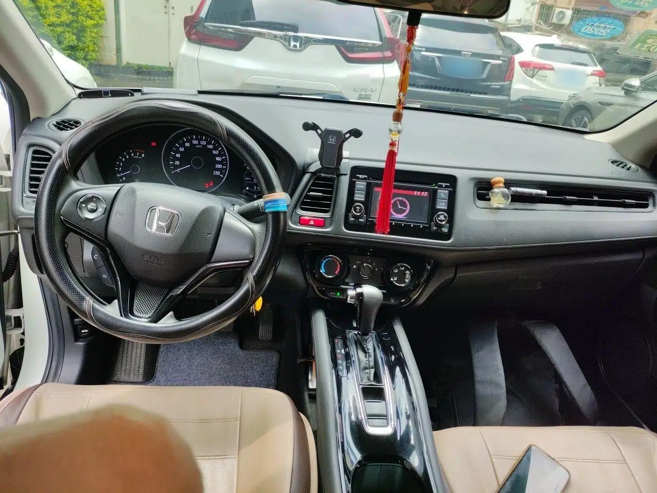 Honda Vezel 2015 1.8L CVT 2WD Elite Model — миниатюра 9