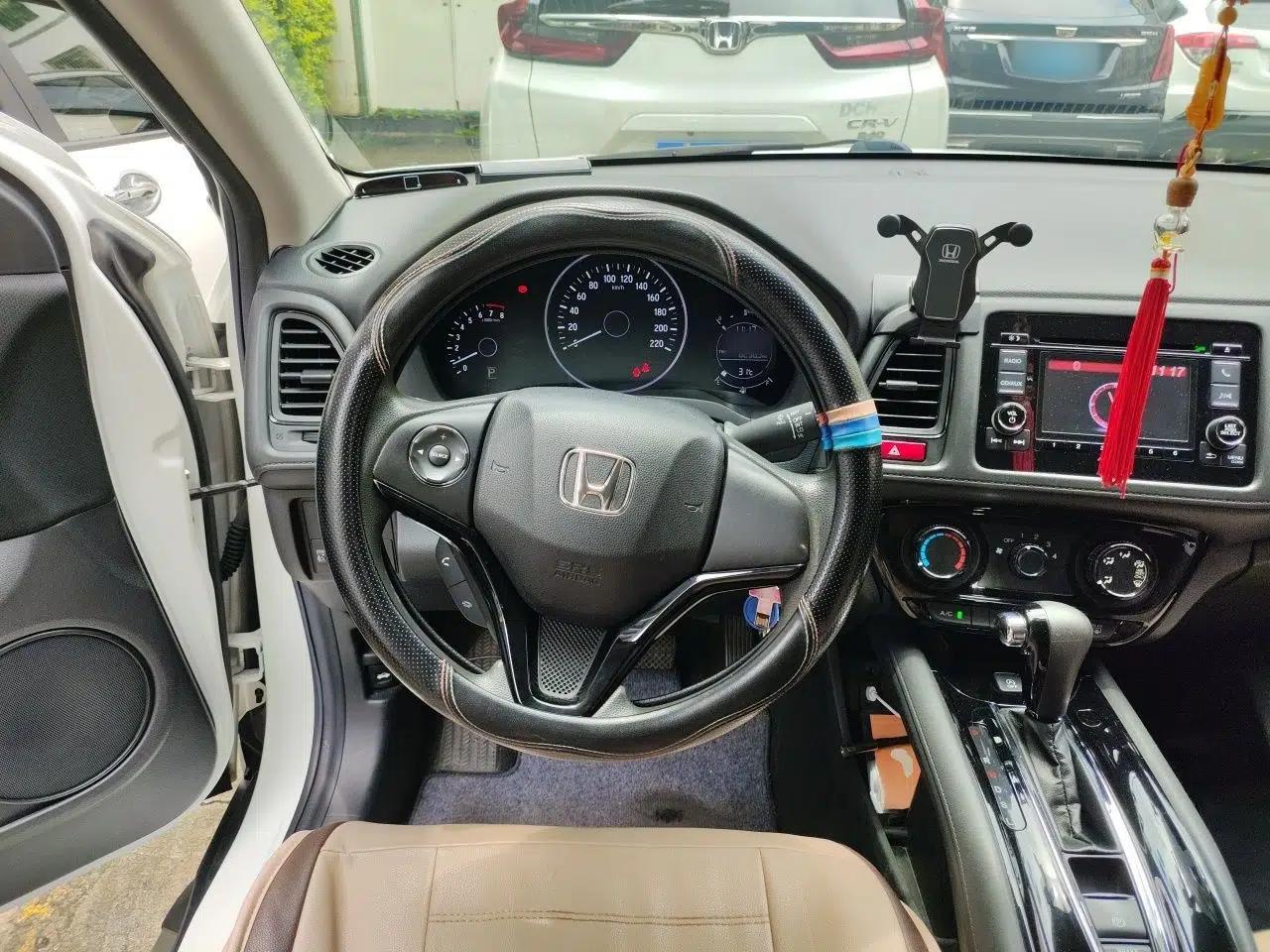 Honda Vezel 2015 1.8L CVT 2WD Elite Model — миниатюра 10