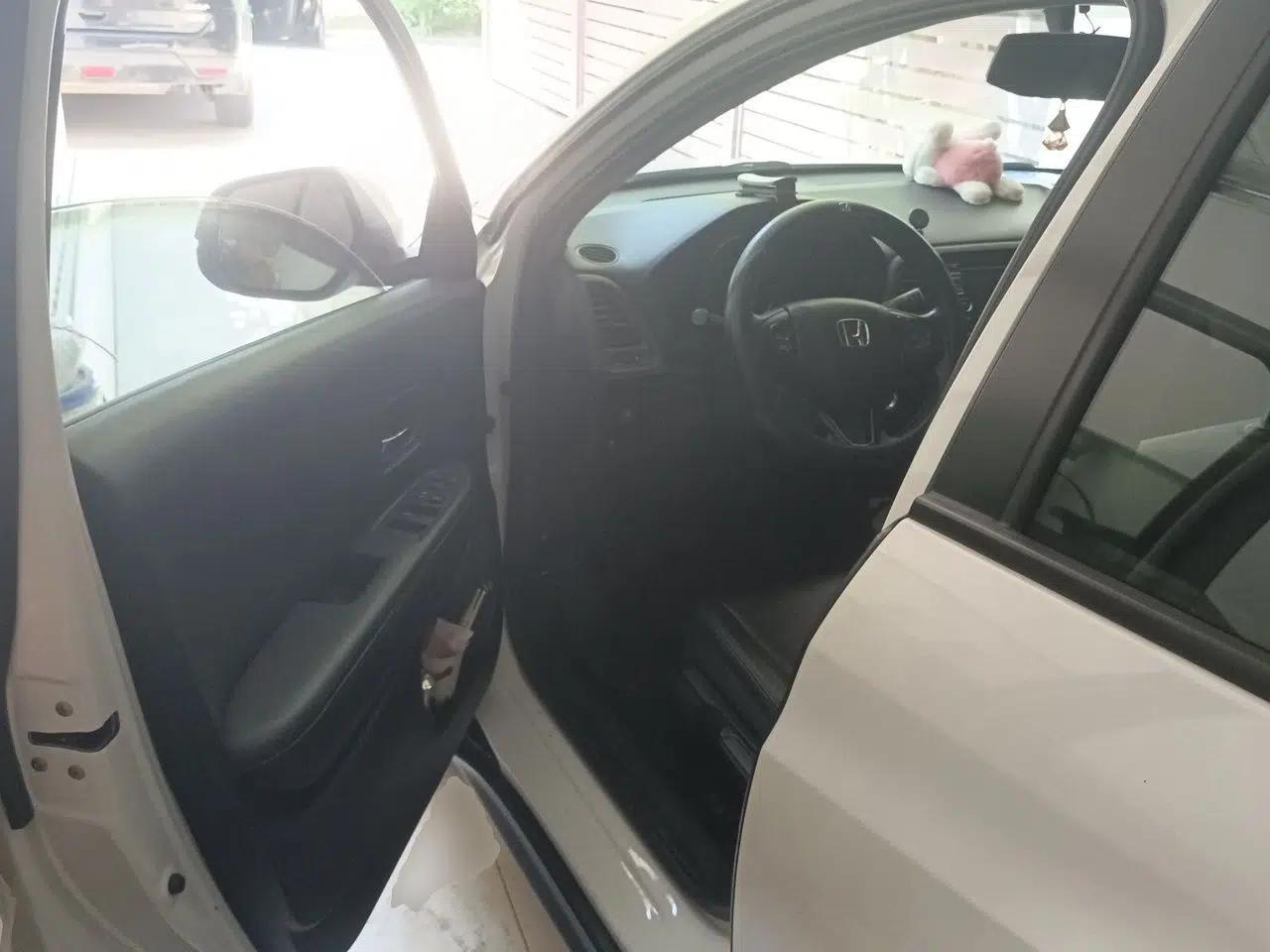 Honda Vezel 2018 1.5L CVT 2WD Technology Elite Model — миниатюра 16