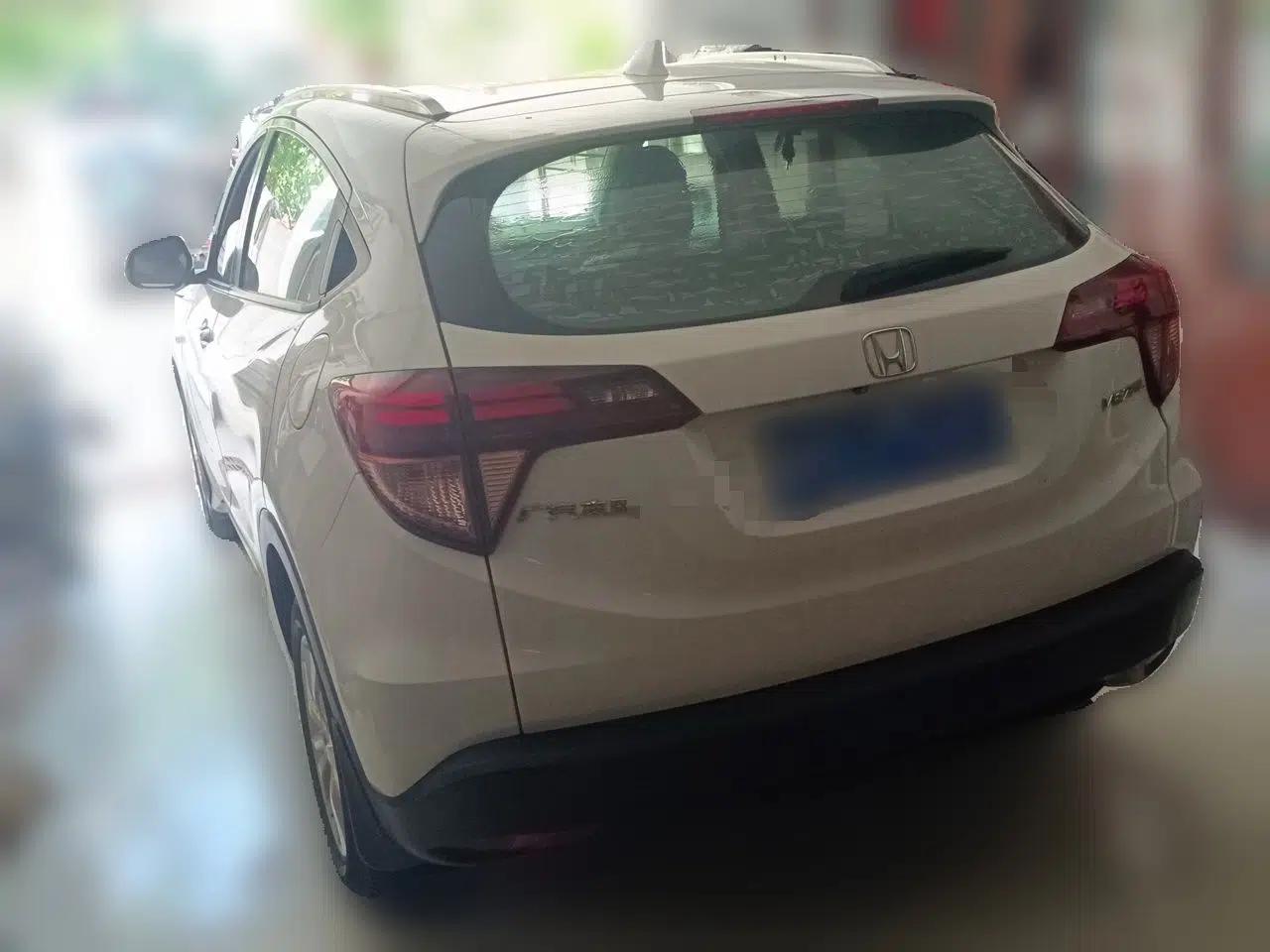 Honda Vezel 2018 1.5L CVT 2WD Technology Elite Model — миниатюра 4