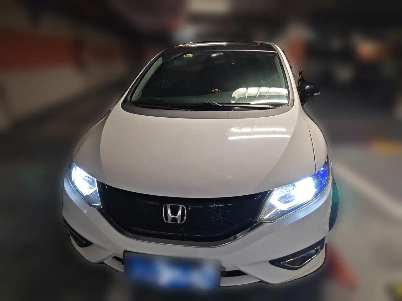 Honda Jade 2014 1.8L Automatic Comfort Elite Version 5 Seats — миниатюра 2
