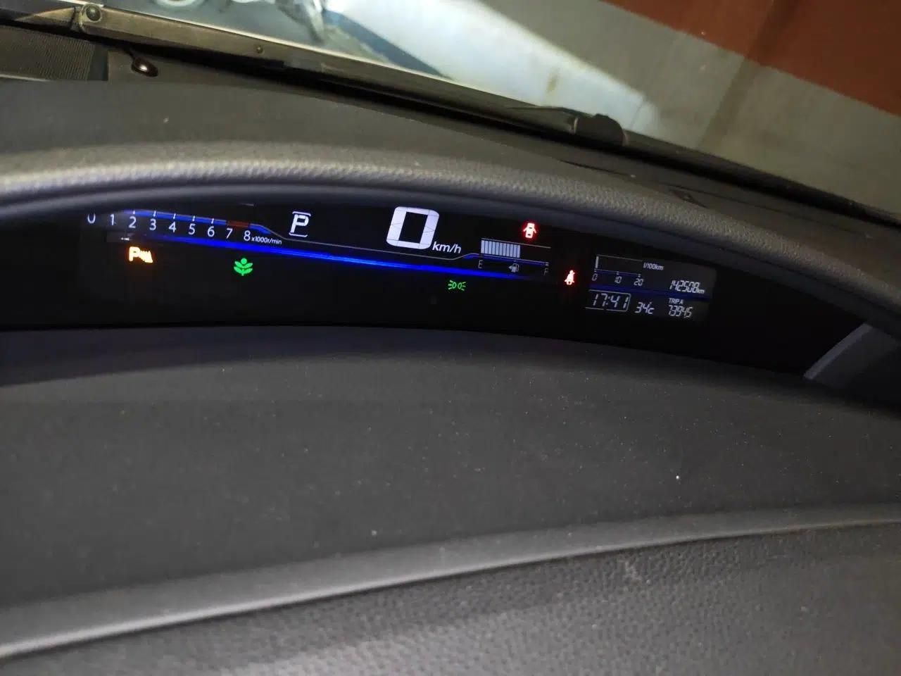 Honda Jade 2014 1.8L Automatic Comfort Elite Version 5 Seats — миниатюра 11