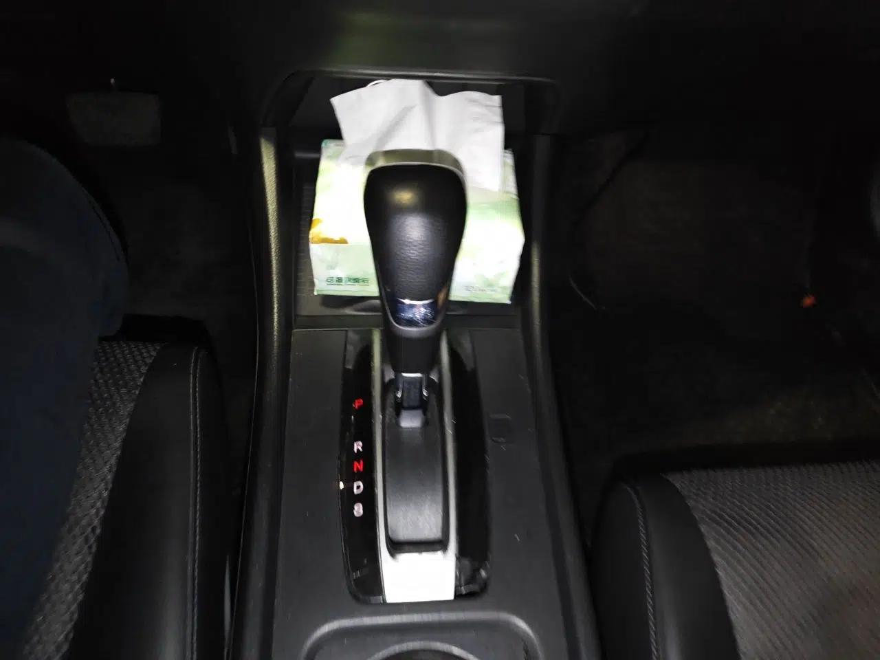 Honda Jade 2014 1.8L Automatic Comfort Elite Version 5 Seats — миниатюра 14