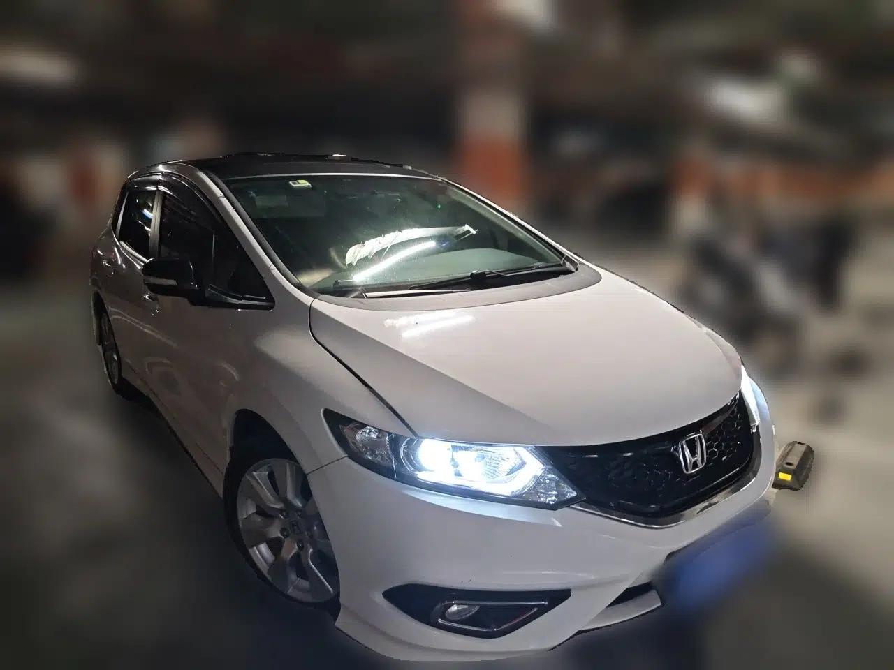 Honda Jade 2014 1.8L Automatic Comfort Elite Version 5 Seats — миниатюра 3