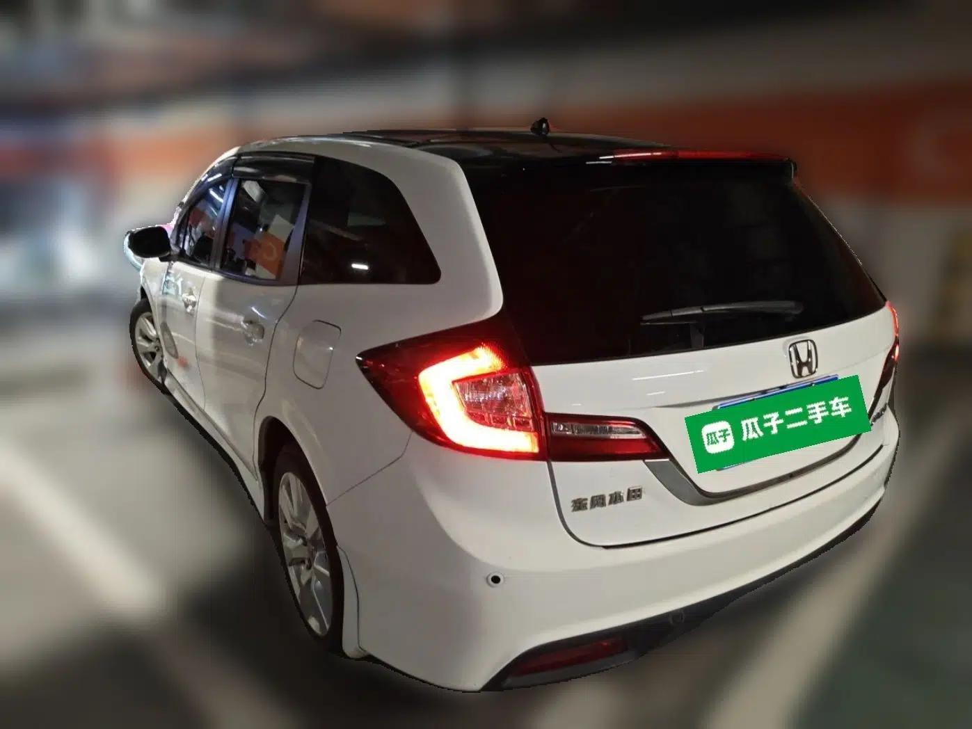 Honda Jade 2014 1.8L Automatic Comfort Elite Version 5 Seats — миниатюра 4