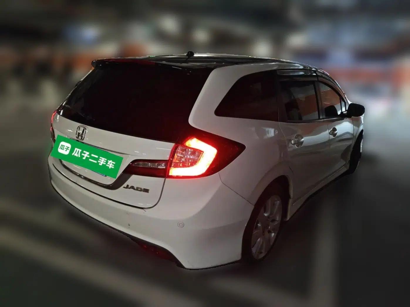 Honda Jade 2014 1.8L Automatic Comfort Elite Version 5 Seats — миниатюра 6
