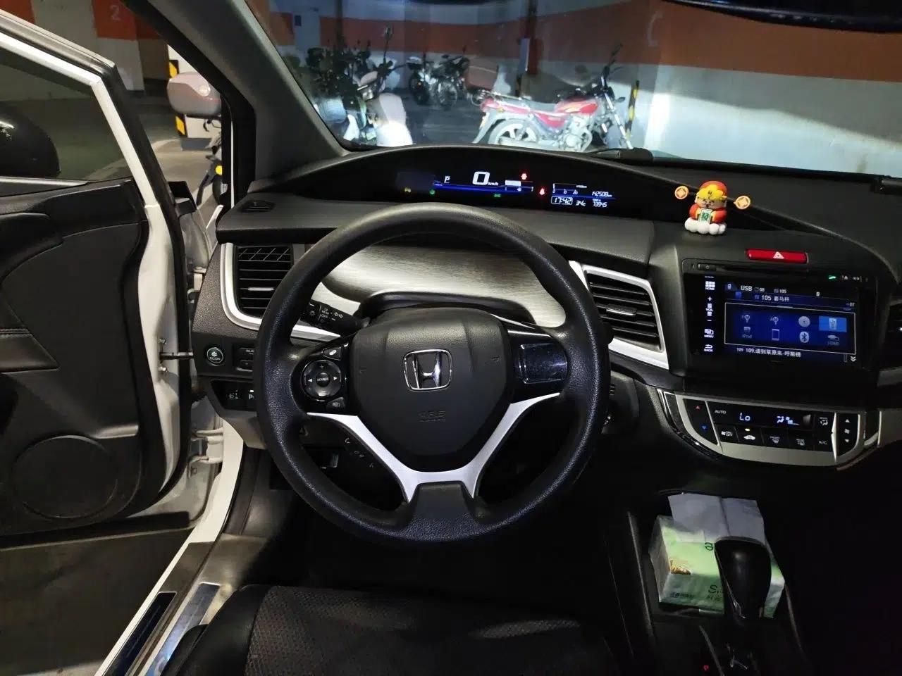 Honda Jade 2014 1.8L Automatic Comfort Elite Version 5 Seats — миниатюра 10