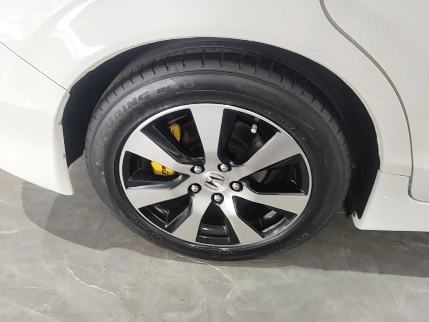 Honda Jade 2014 1.8L CVT Luxury Prestige Edition 5 Seats — миниатюра 11