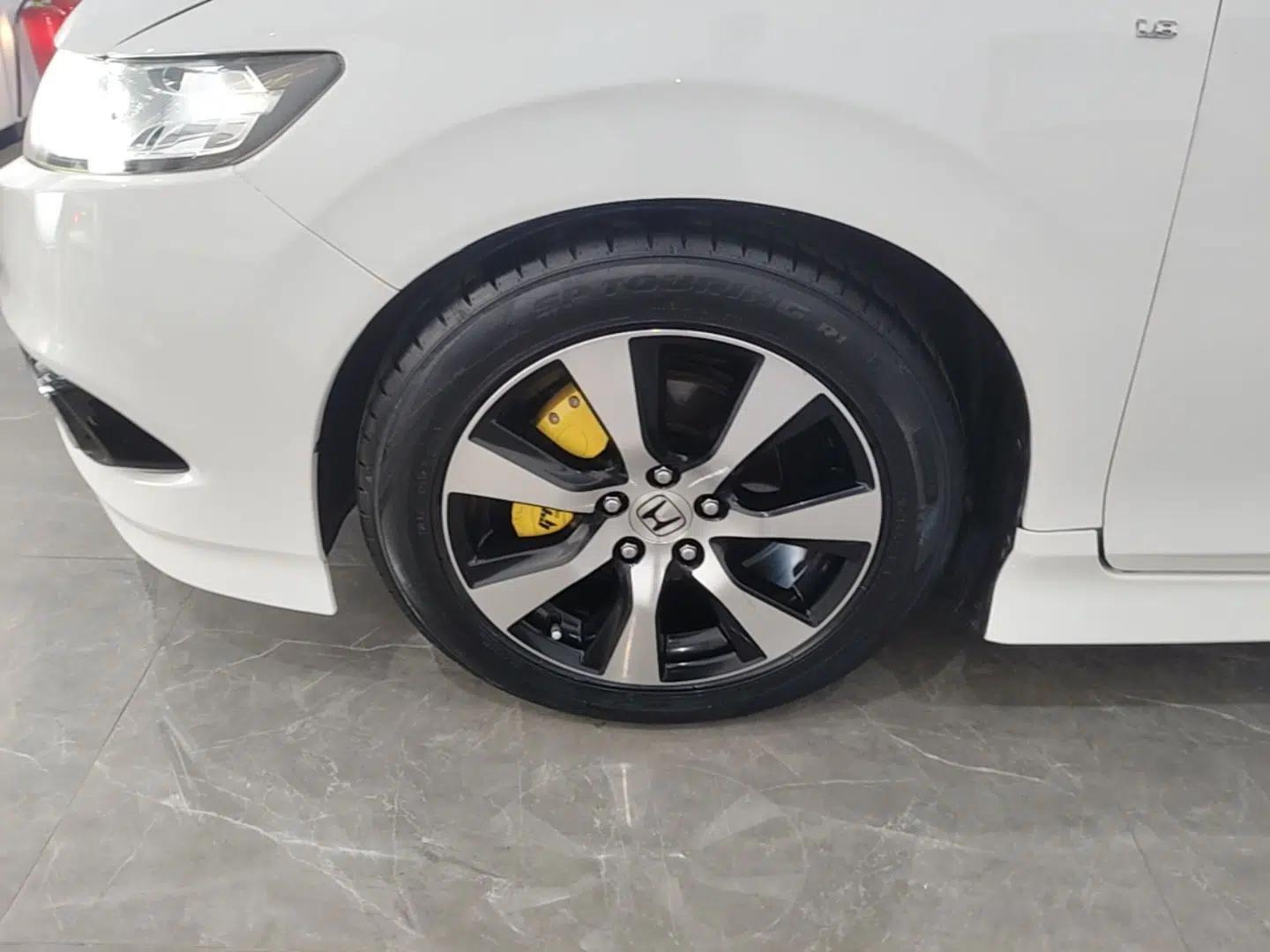 Honda Jade 2014 1.8L CVT Luxury Prestige Edition 5 Seats — миниатюра 15
