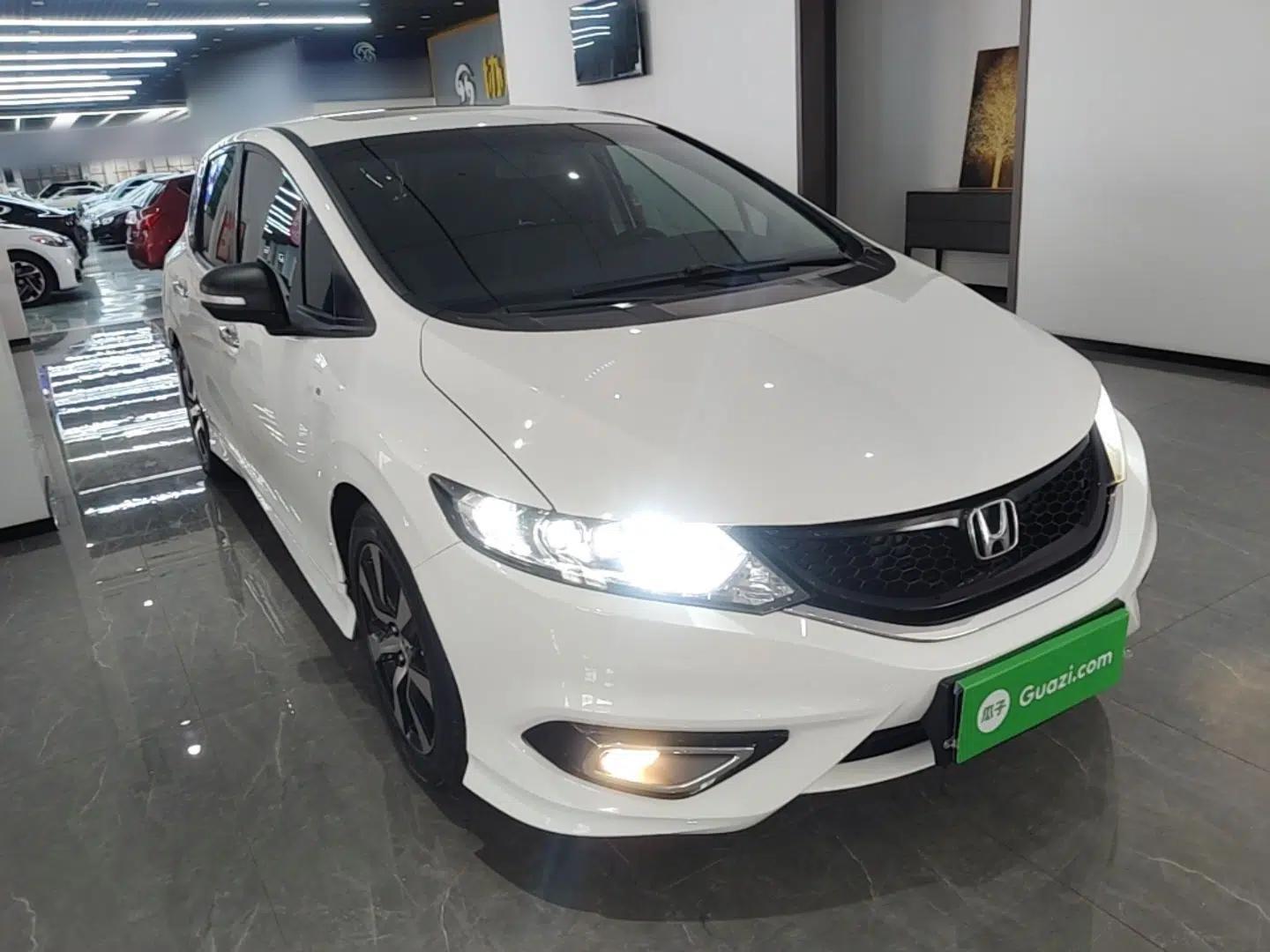 Honda Jade 2014 1.8L CVT Luxury Prestige Edition 5 Seats — миниатюра 3