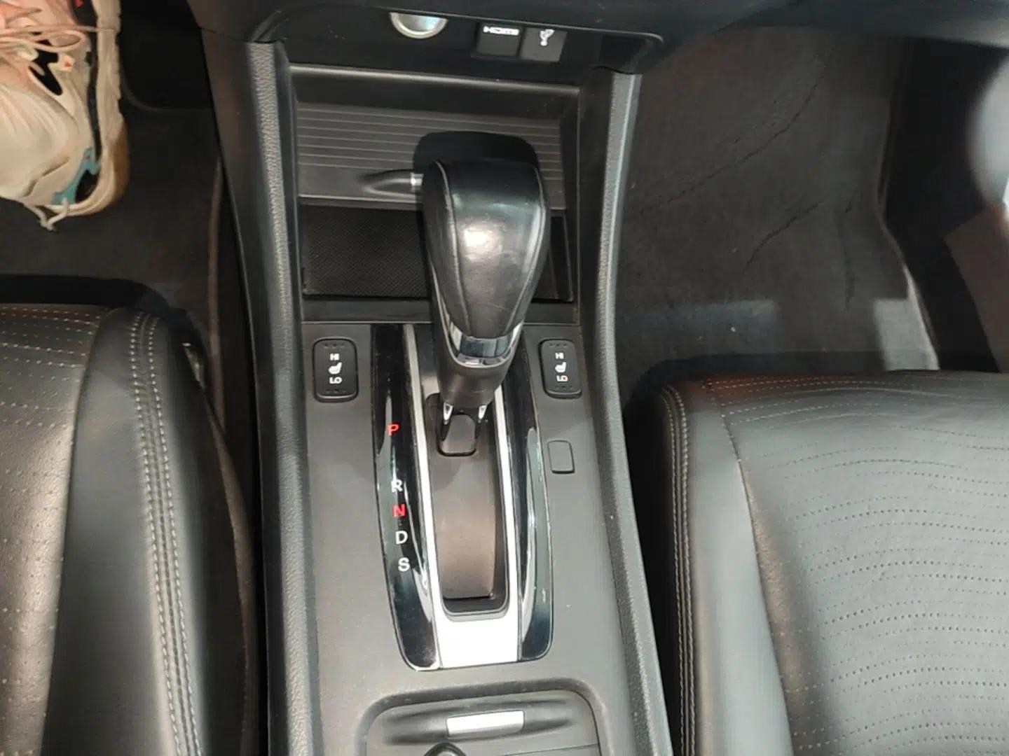 Honda Jade 2014 1.8L CVT Luxury Prestige Edition 5 Seats — миниатюра 21