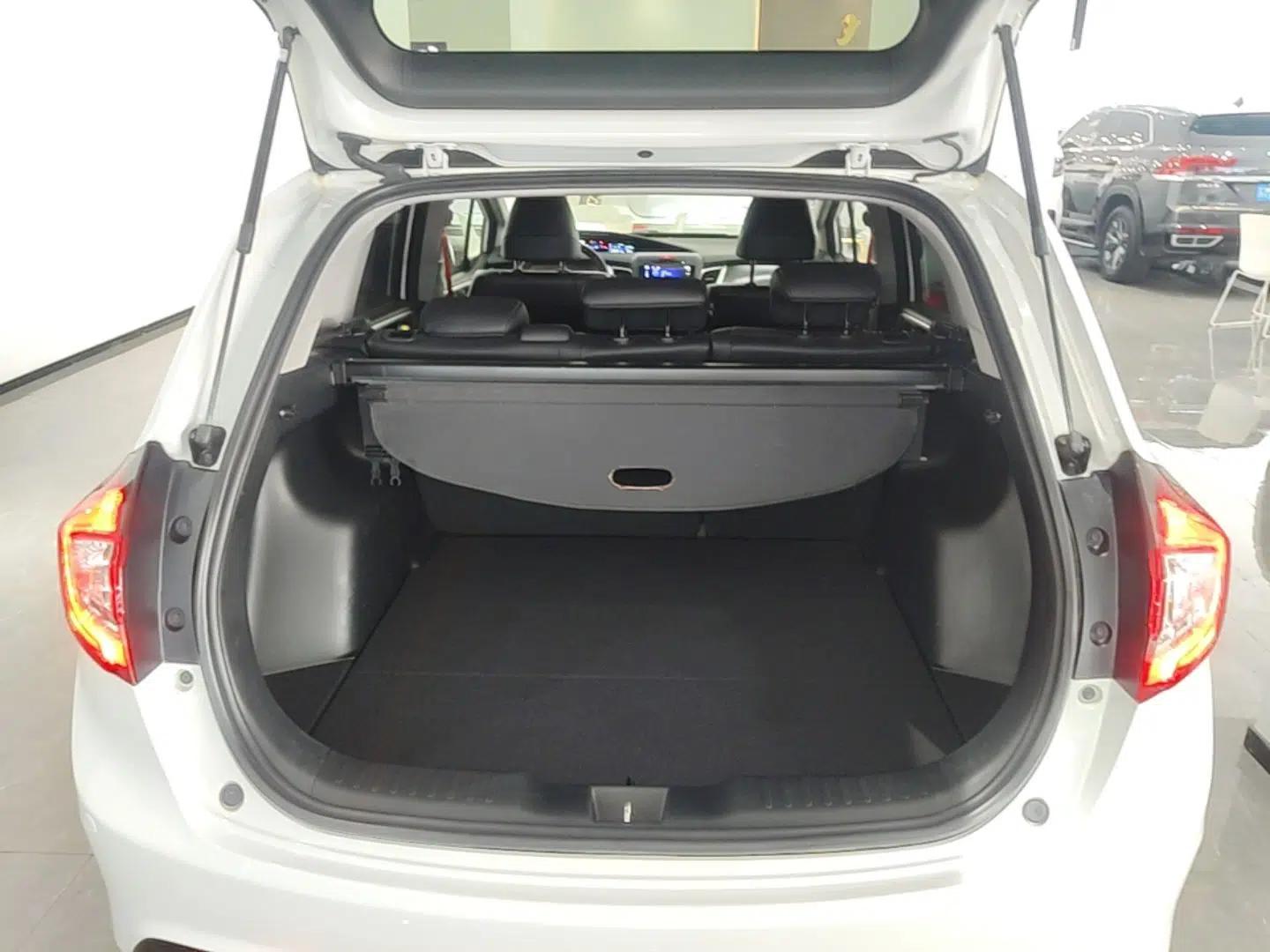 Honda Jade 2014 1.8L CVT Luxury Prestige Edition 5 Seats — миниатюра 27