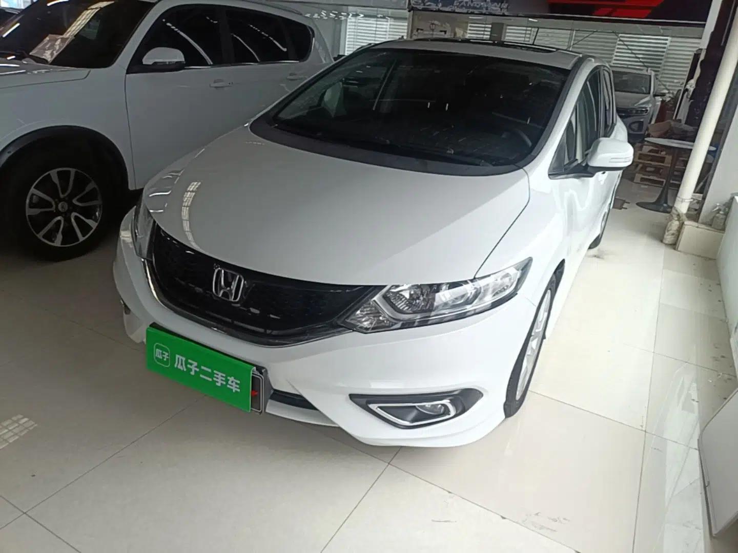 Honda Jade 2016 1.8L Automatic Comfort Elite Version 5 Seats — миниатюра 1