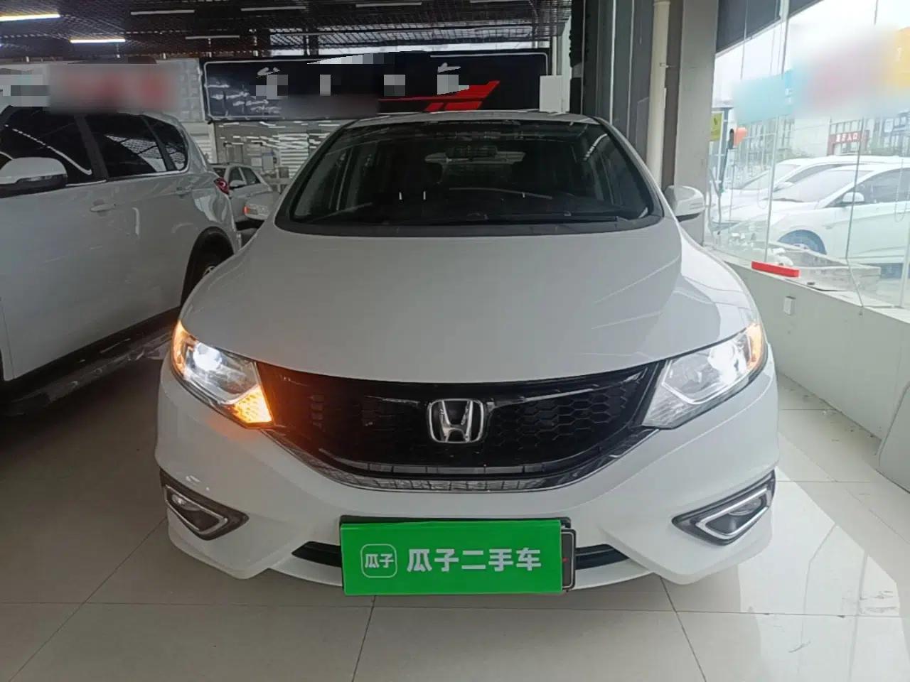 Honda Jade 2016 1.8L Automatic Comfort Elite Version 5 Seats — миниатюра 2