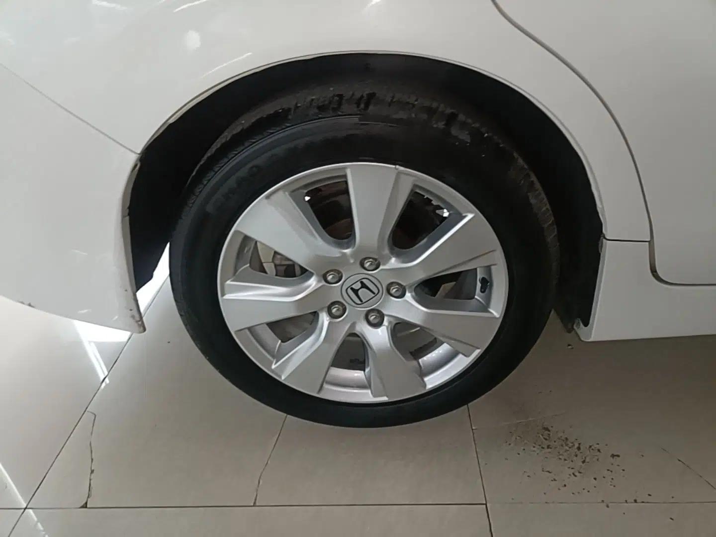 Honda Jade 2016 1.8L Automatic Comfort Elite Version 5 Seats — миниатюра 11