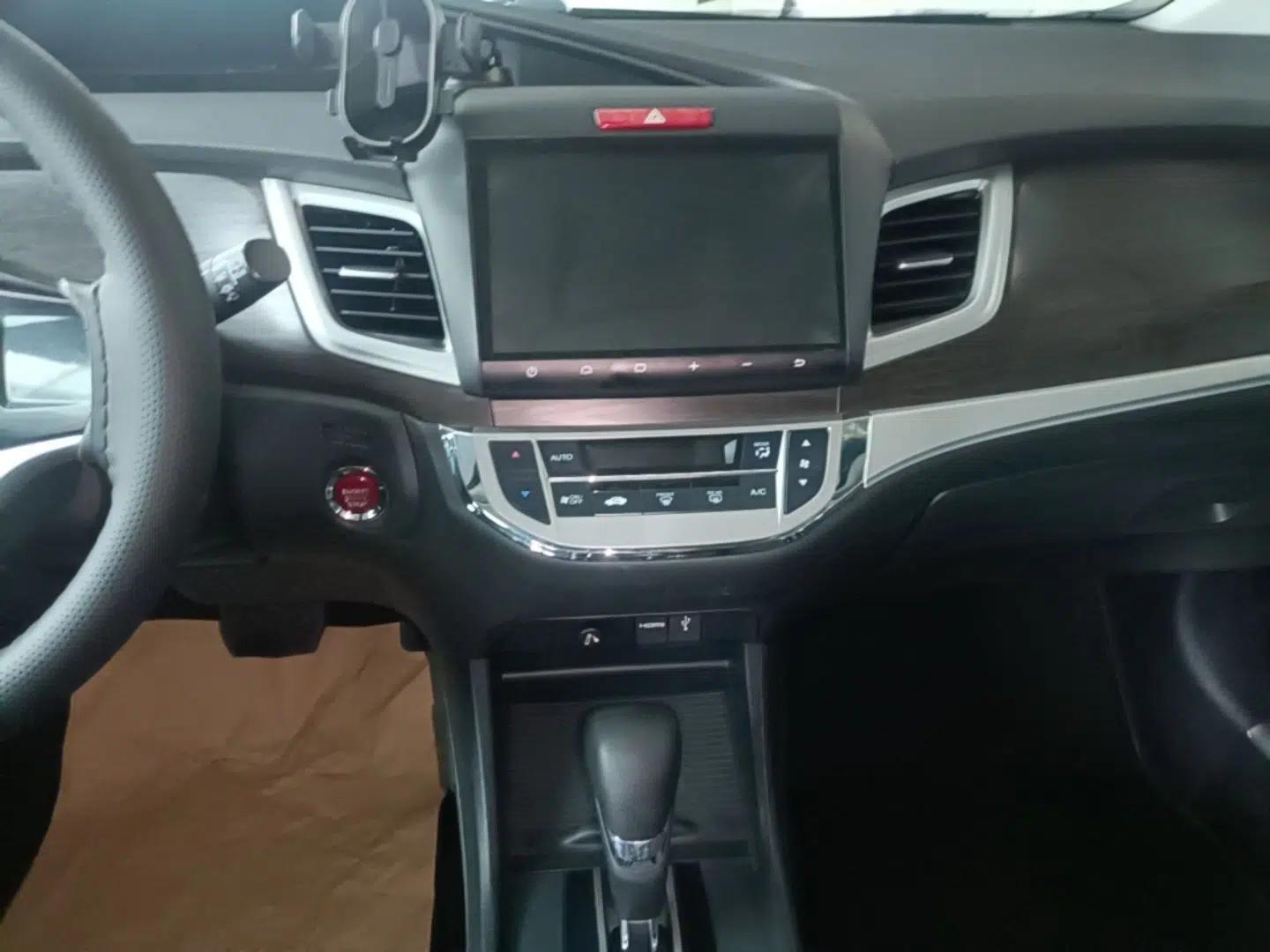 Honda Jade 2016 1.8L Automatic Comfort Elite Version 5 Seats — миниатюра 15