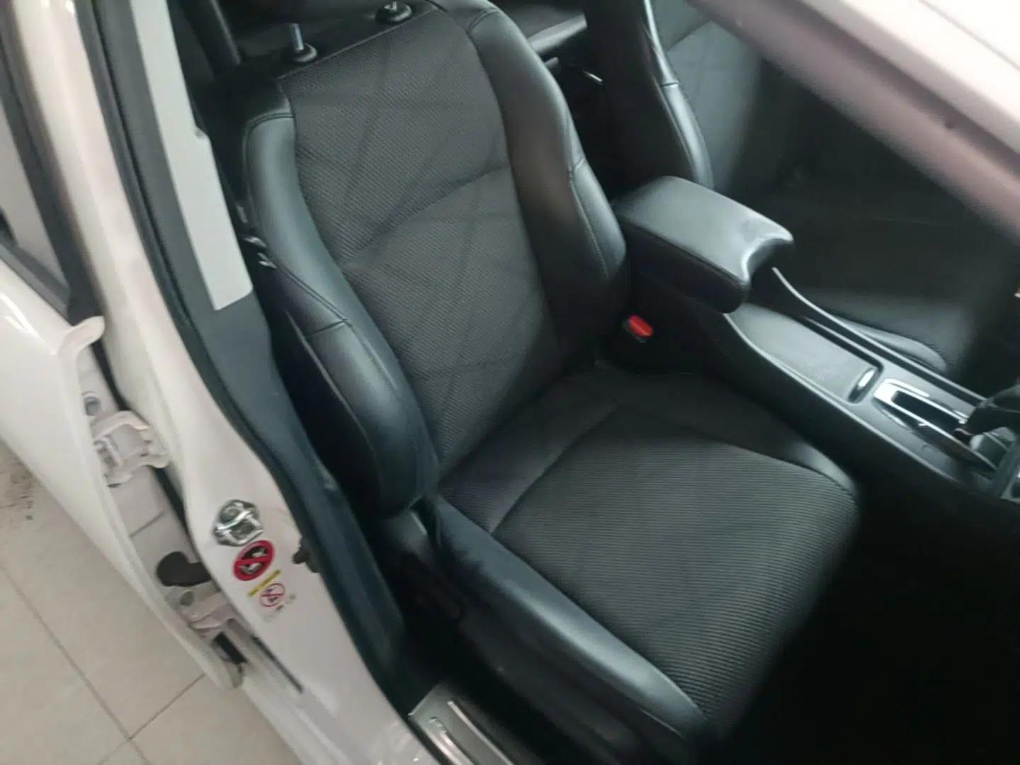 Honda Jade 2016 1.8L Automatic Comfort Elite Version 5 Seats — миниатюра 19