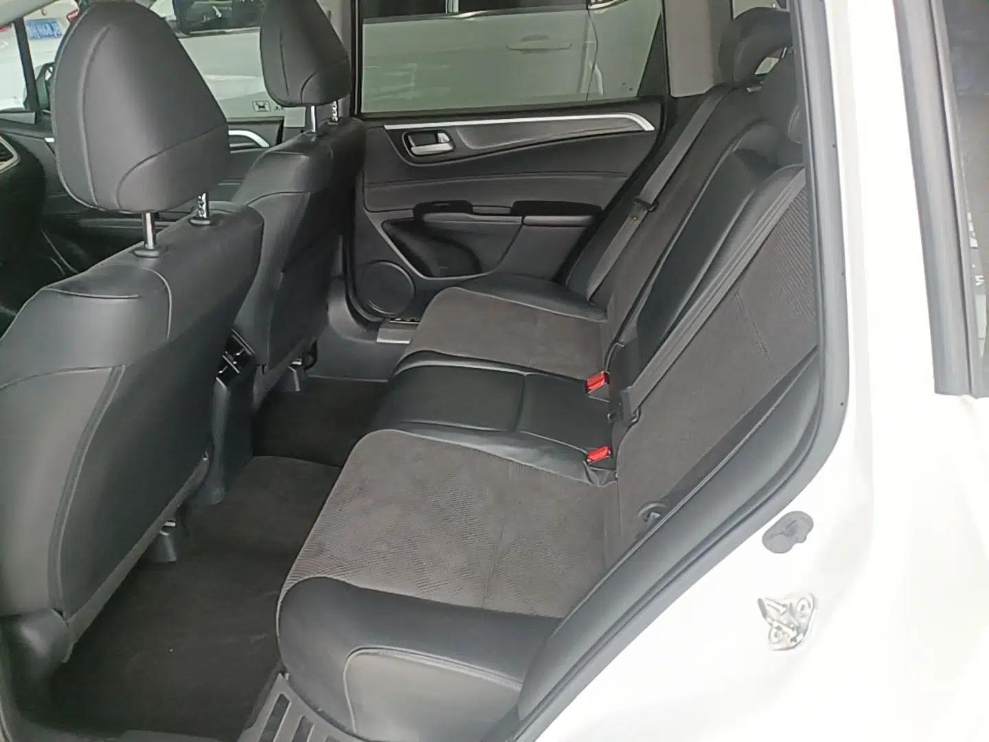 Honda Jade 2016 1.8L Automatic Comfort Elite Version 5 Seats — миниатюра 20