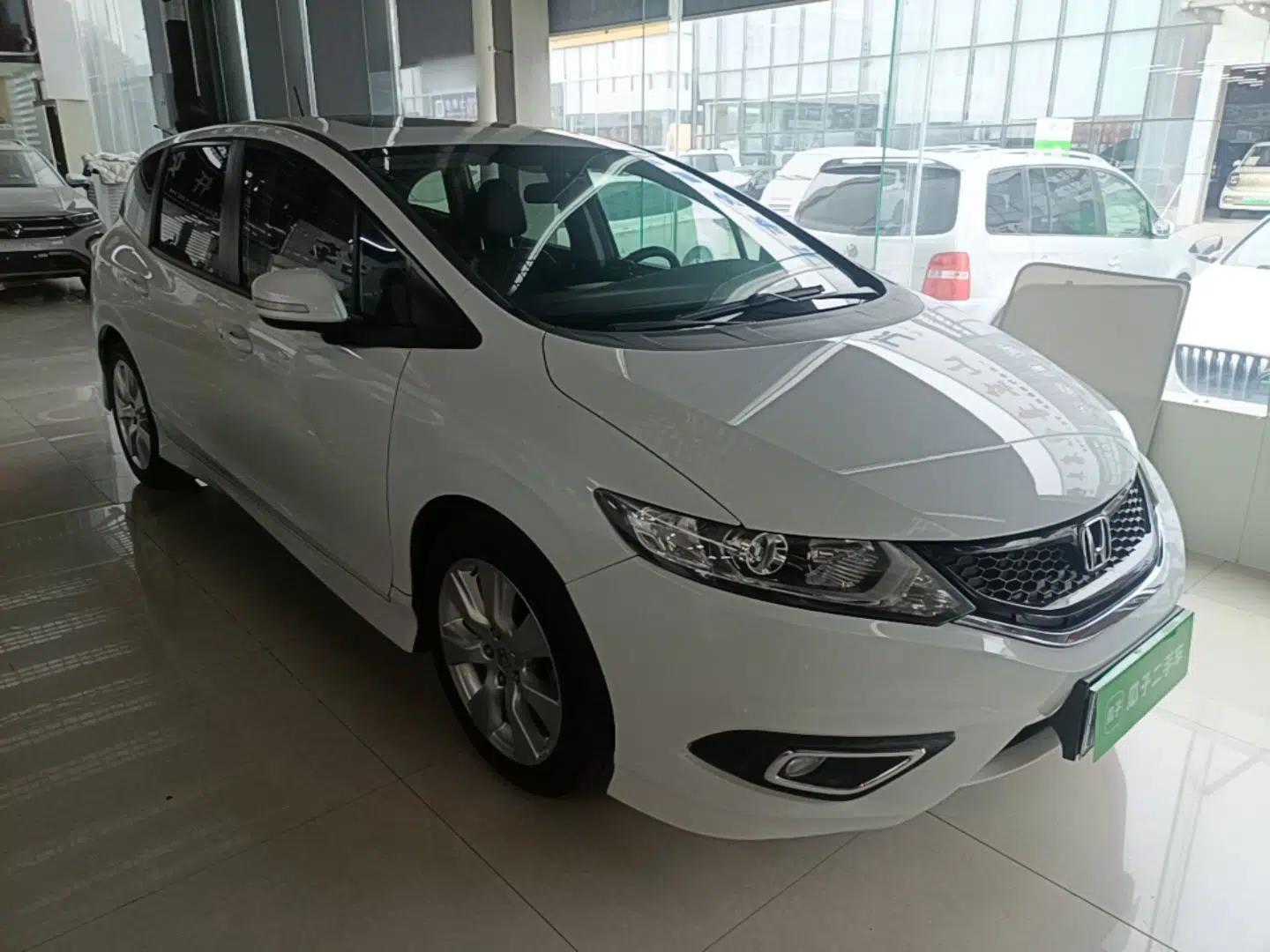 Honda Jade 2016 1.8L Automatic Comfort Elite Version 5 Seats — миниатюра 3