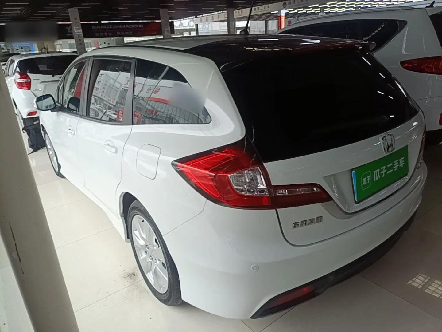 Honda Jade 2016 1.8L Automatic Comfort Elite Version 5 Seats — миниатюра 4