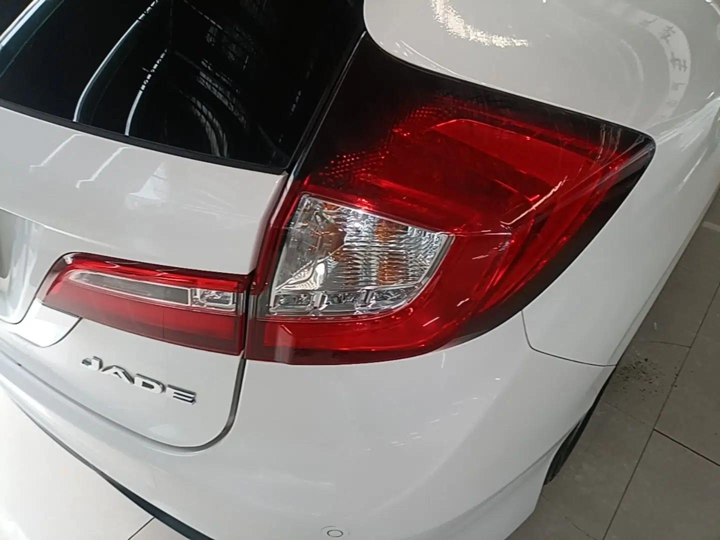 Honda Jade 2016 1.8L Automatic Comfort Elite Version 5 Seats — миниатюра 9