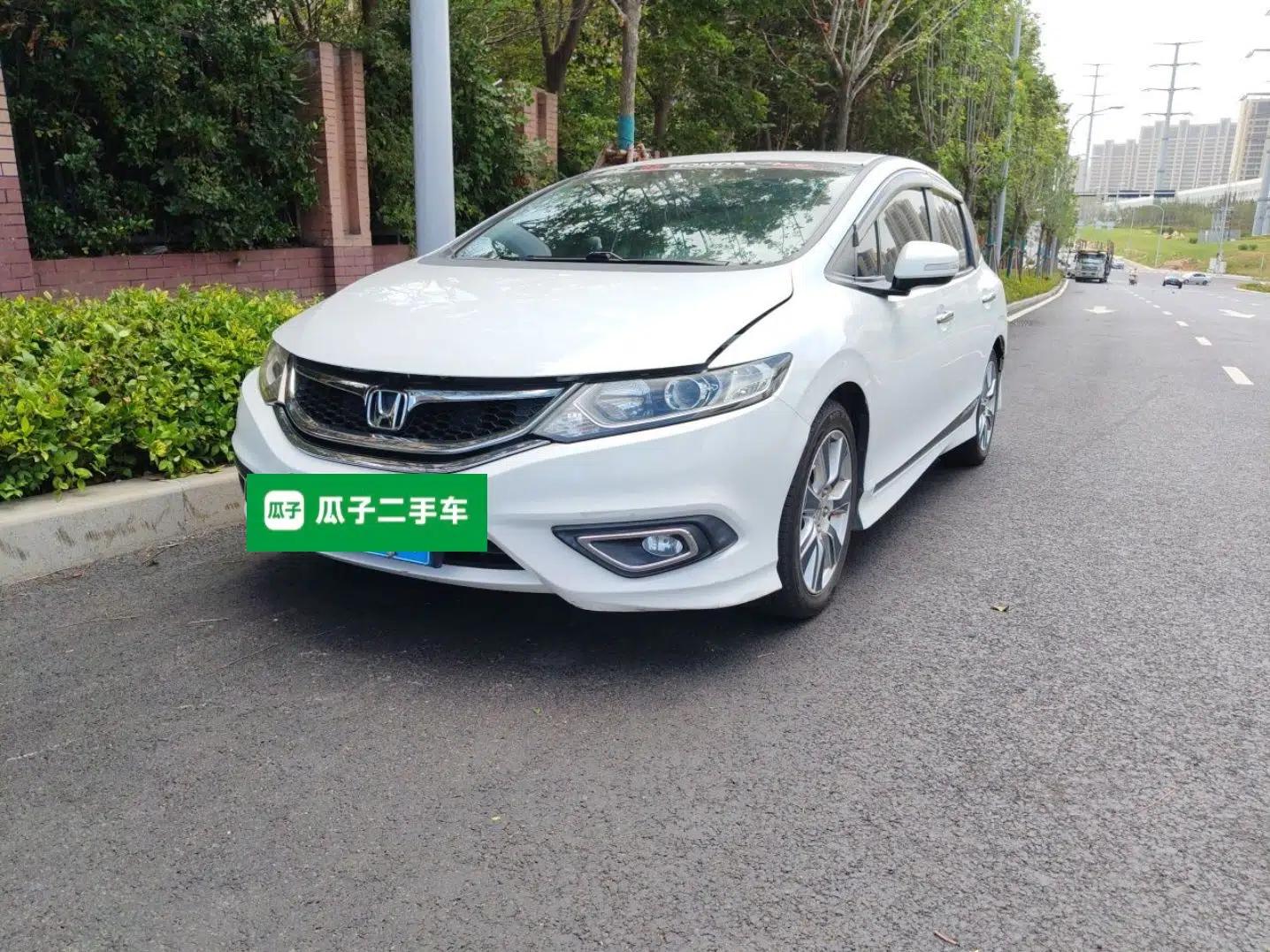 Honda Jade 2014 1.8L Automatic Comfort Elite Version 5 Seats — миниатюра 1