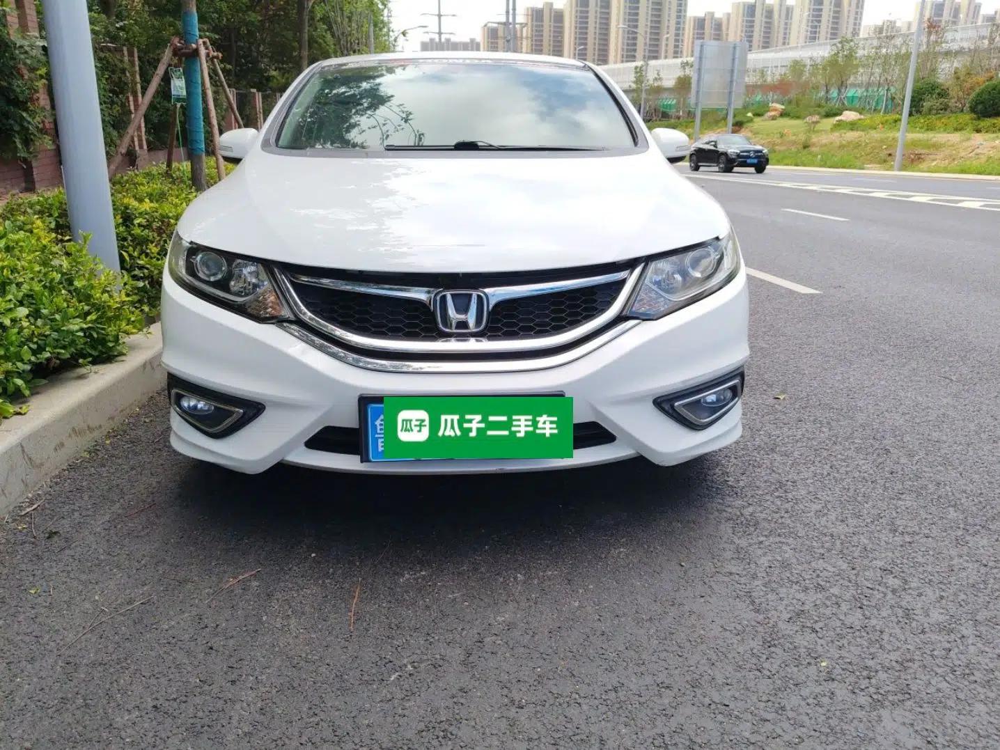 Honda Jade 2014 1.8L Automatic Comfort Elite Version 5 Seats — миниатюра 2
