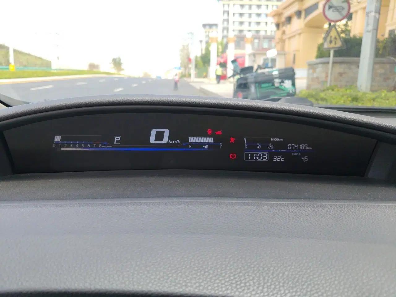 Honda Jade 2014 1.8L Automatic Comfort Elite Version 5 Seats — миниатюра 11