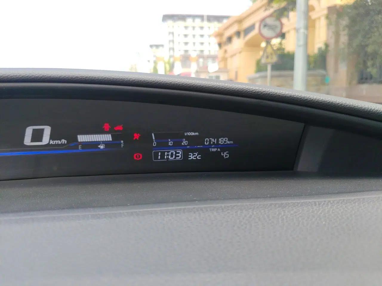 Honda Jade 2014 1.8L Automatic Comfort Elite Version 5 Seats — миниатюра 12
