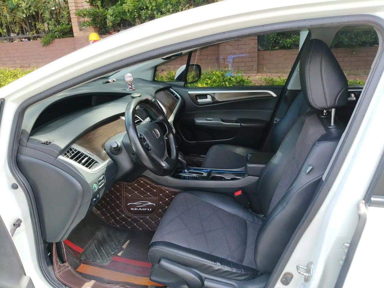 Honda Jade 2014 1.8L Automatic Comfort Elite Version 5 Seats — миниатюра 15